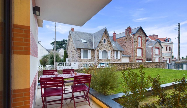 50m from the beach, nice flat for 6