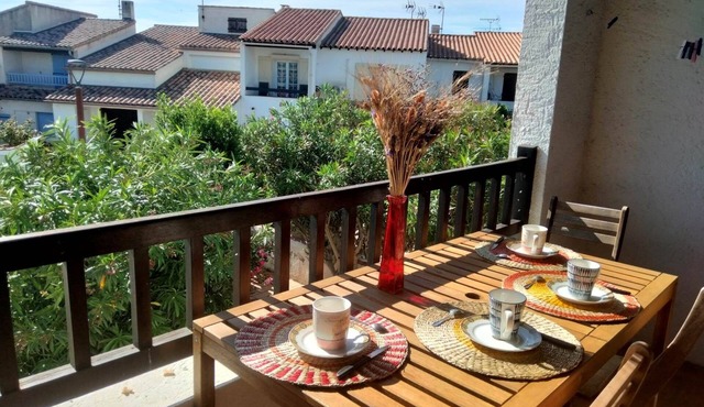 50m² Apartment with Air Conditioning, Private Parking & Air Fryer Saintes-Maries