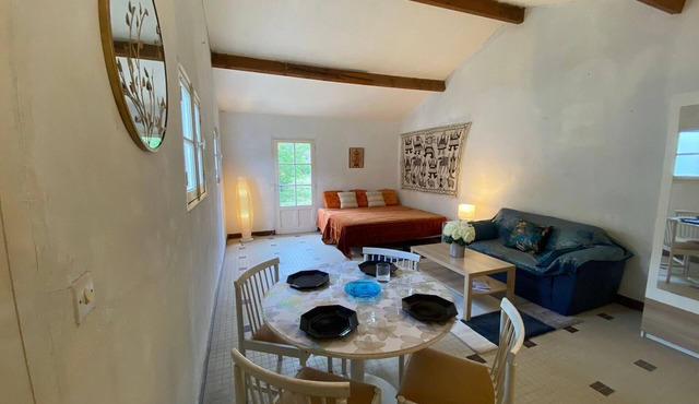 50m² Studio with Enclosed Garden, Near Beach and Shops