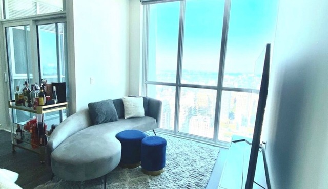 50th Floor Luxury Yorkville Condo w Free Parking