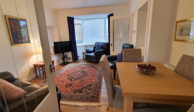 51 Milton Crescent, Quiet Townhouse near the beach