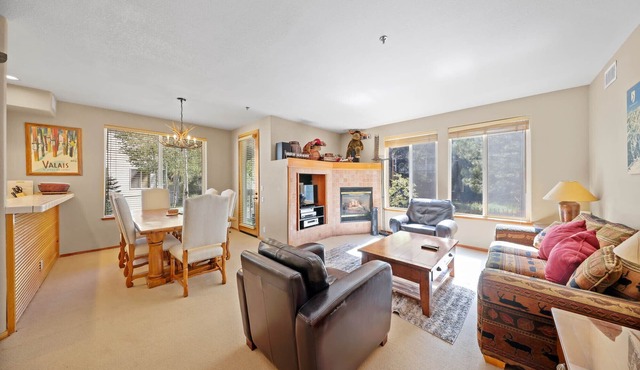 512 | 2BD Polished Comfort - Hot Tubs + Parking