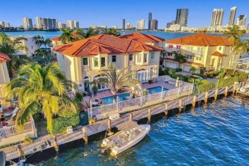 518 Massive Waterfront Home with Pool