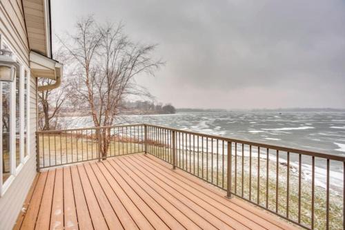 519B Large 2 bedroom on the water