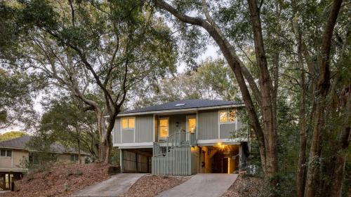 52 Twin Oaks - Conch Cottage by AvantStay
