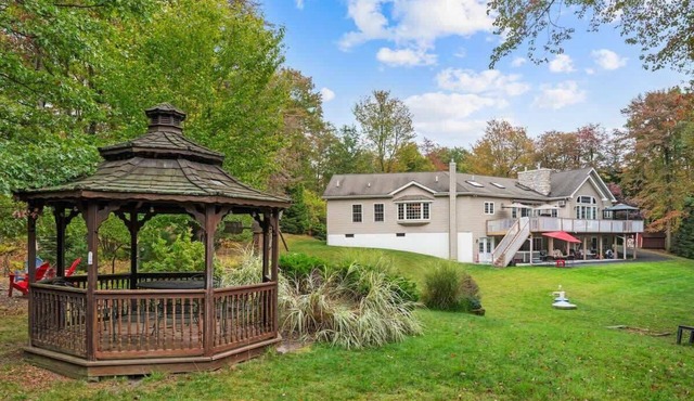 5200sf of Privacy and Comfort!