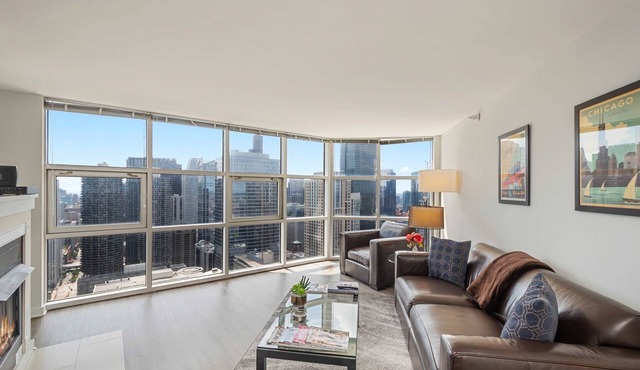 52nd Floor MagMile Penthouse Views Fireplace Pool