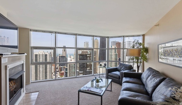 52nd Floor MagMile Penthouse Views Fireplace Pool