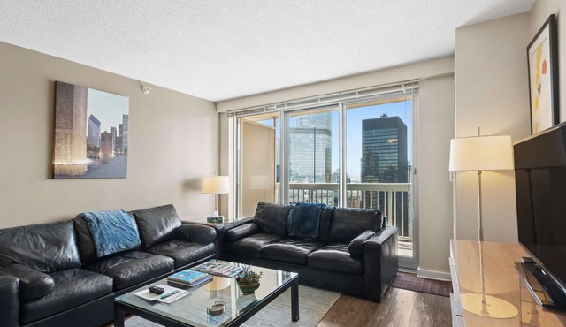 53 Floor MagMile Penthouse Views, Balcony, Pool