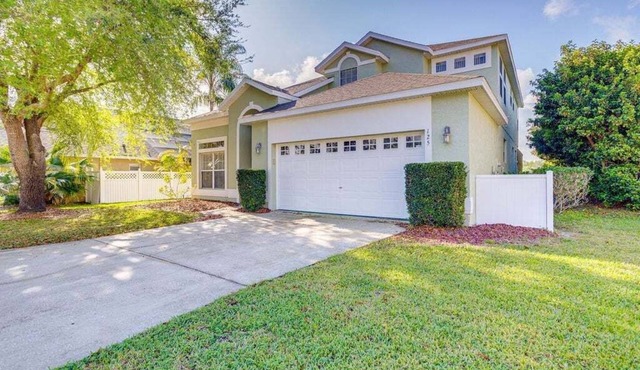 534 - Stunning 4 Bed Villa with South Facing Pool, Spa & Water View Near Disney