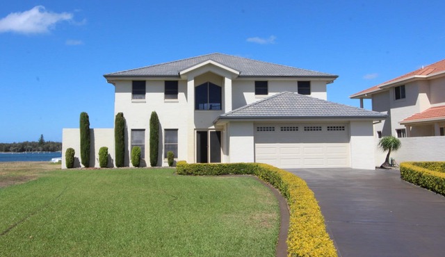 54 Diamantina Circuit, Harrington cast a line from the back door step