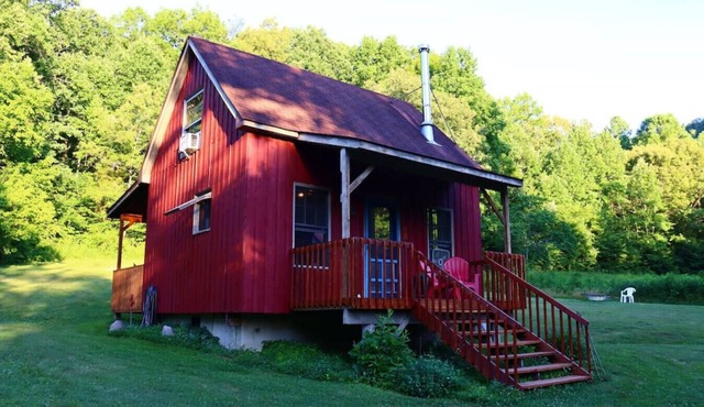 540-acre farm with trails, creeks, animals & nearby attractions
