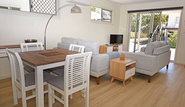 545 - Waters Edge Cottage. On the plaza