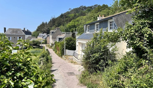 547 - "La Patelle" - 4-room house 100m from the beach in the center of Erquy
