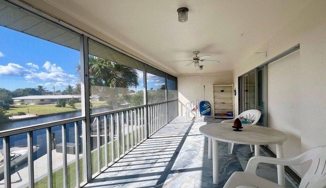 55+ condo community with easy access to all Cape Coral amenities