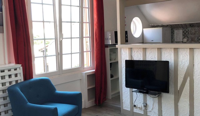 55 M2 two-bedroom apartment in Villejuif, 6 minutes from the metro