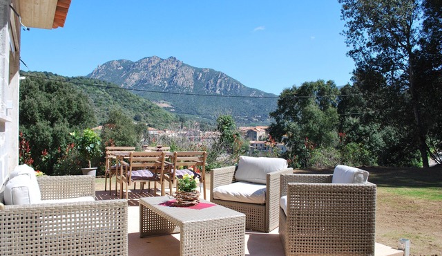 55-meter detached air-conditioned villa with oak garden