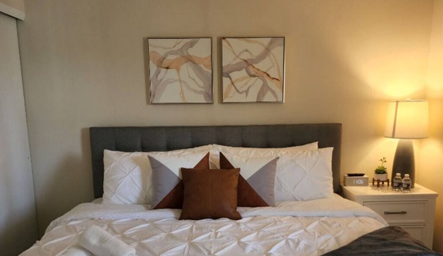 55 Roku TVs***2-King Beds***9mi Airport***3mi Base