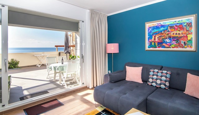 55 Stairs Apartment - apartment with 60m terrace facing the sea and the Old Town