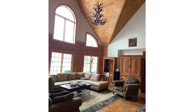 5500 Sq ft Executive Chalet on Drag Lake, Haliburton