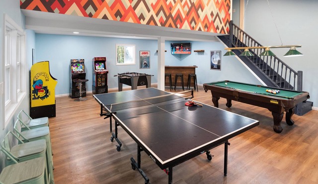 5500+sqft★17 Beds/9 BR★3.5 Acre★Movie Theater!★Woodland Retreat★Hot Tub!★PETS!