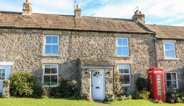 56 THE GREEN, pet friendly, character holiday cottage in Richmond