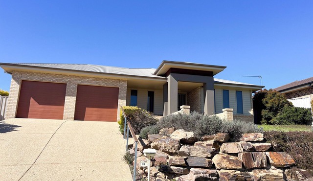 56 Yarrawah Crescent