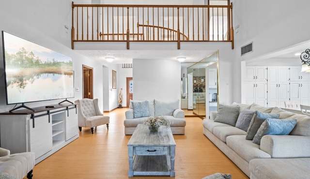 5700+ sqt home & a barn to celebrate your special milestones on 20-acre Orlando