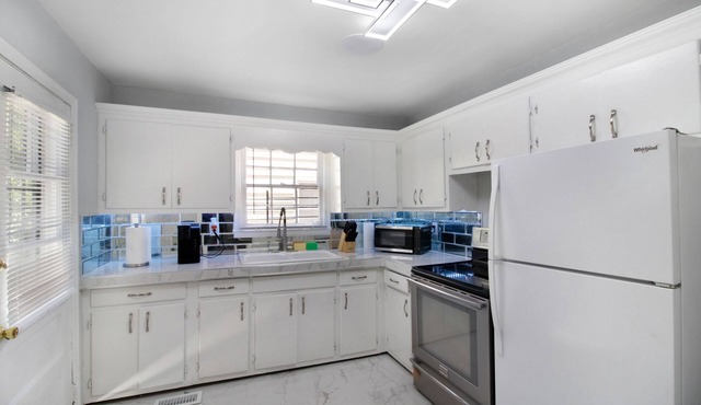 573-Modern Pet Friendly Oasis in East Lake