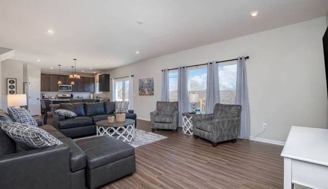 5738 Azra Court · Cheerful 5 bedroom on azra with a pool and real