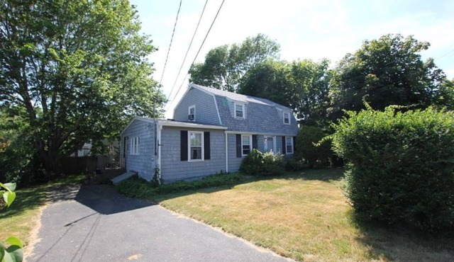 58 Carman - Pet-Friendly 4BR home, .4 Mile to beach, Large Backyard with Grill