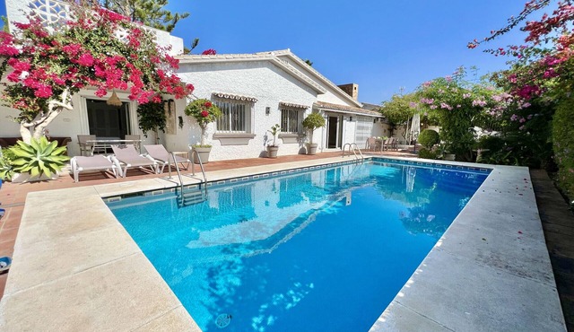 58 -Villa, private swimming pool, close to the sea