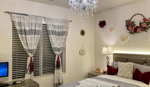 585 Abby room 3 charming,spacious,cozy quite peaceful