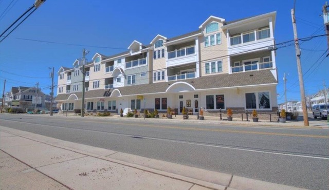 5904 Landis Avenue, Unit:203