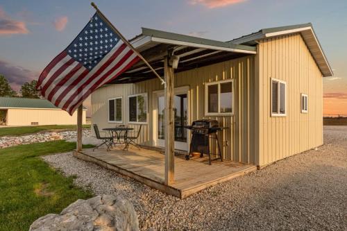 595E River Cabin Grill Peaceful