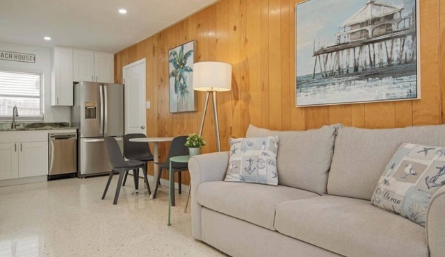 5A Newly Renovated 1/1 at Coastal Cottages