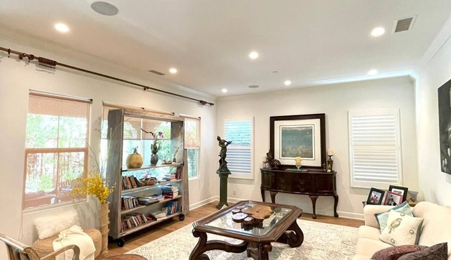 5B5.5B Cozy Modern Home perfect for professional travelers
