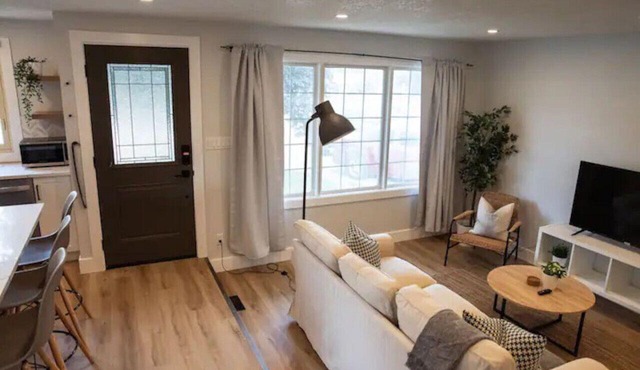 5Bd/2Ba Luxe Family Home - WIFI, Parking