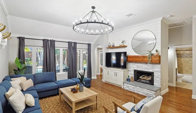 5BD,2BA w Backyard Oasis, Pool, Jacuzzi, Firepit