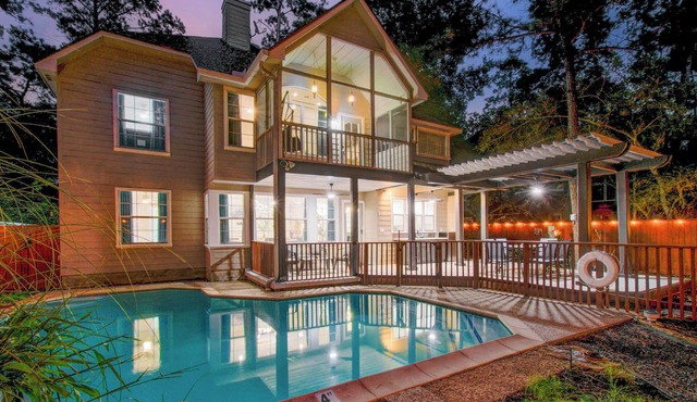 5BD/3BA Stylish Home w Game Room, Backyard, Pool