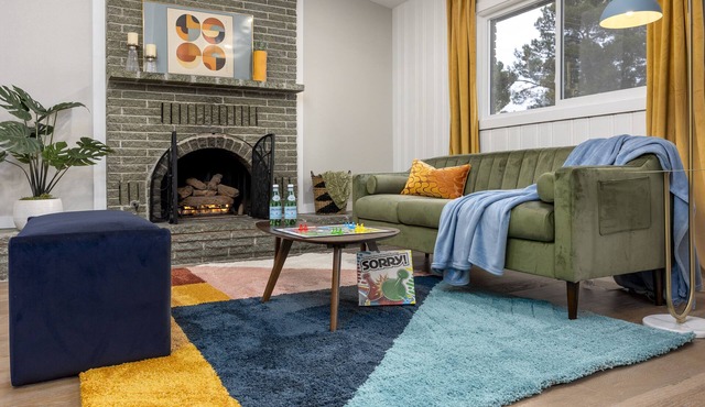 5bd: 3min to UT - Nearby Army & Navy Enlisting