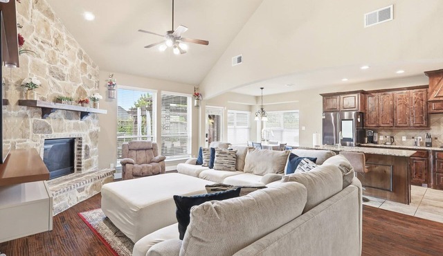5BD, 4BA Entertainment Hub - Playground, Cinema, Gym