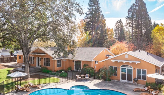 5bd/4ba w/Poolside Guest House - near Healdsburg