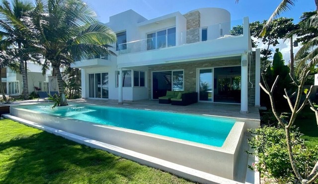 5BD beachfront villa on Kite beach!