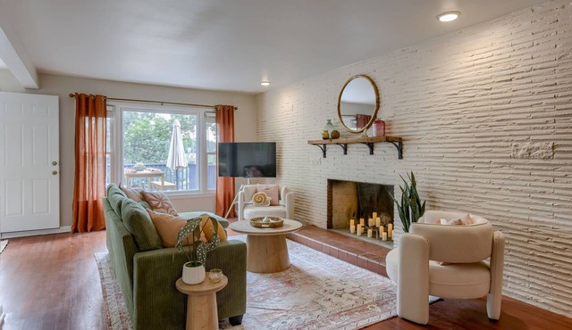 5BD Charming Home - Pool Table & Backyard