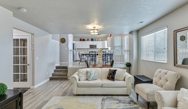 5BD Home w/ mountain view, board games, 30 min Ski