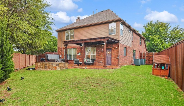 5BD McKinney Mansion - Backyard, BBQ, Hot Tub