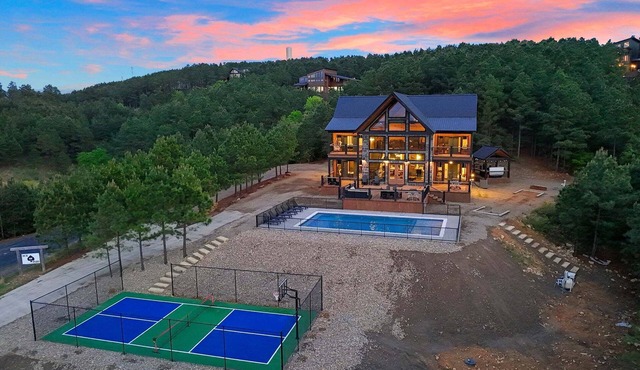 5bdr/5.5bath, Heated Pool, Pickleball Court, Mountain Views, EV Outlet