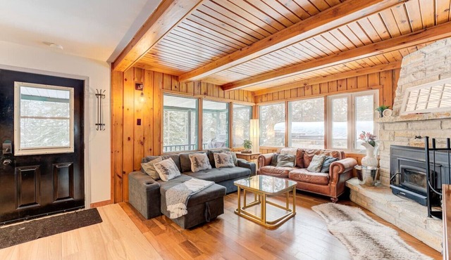 5BDR Tremblant Chalet in the Woods/Stone Firepl.