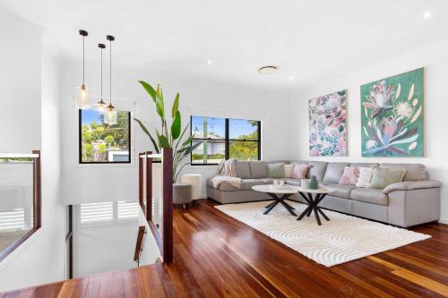 5BDR Ultimate Family Retreat Pool Toys Galore